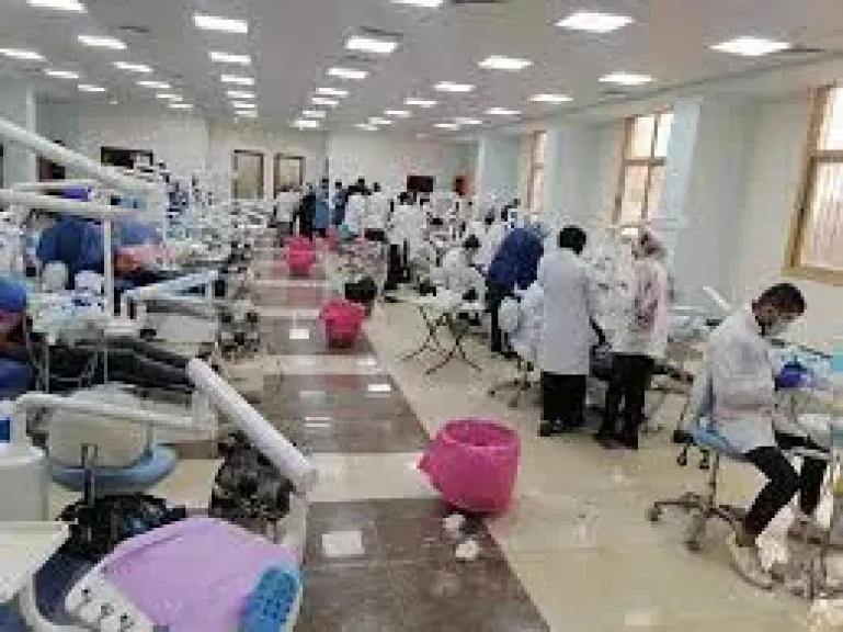 ”هل يُصبح حلم طب الأسنان مستحيلاً؟ طالبة تروي معاناتها مع قرار جديد في جامعة عدن”
